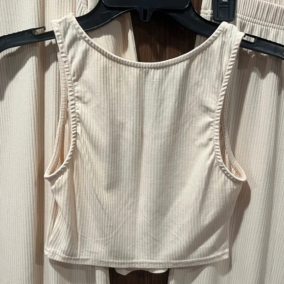 Three Piece Lounge Set - Picture 4 of 8